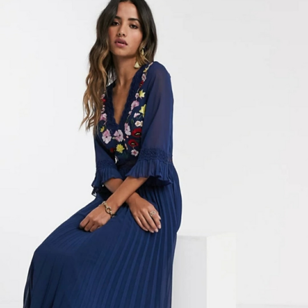 NWOT ASOS Pleated Floral Lace Dress